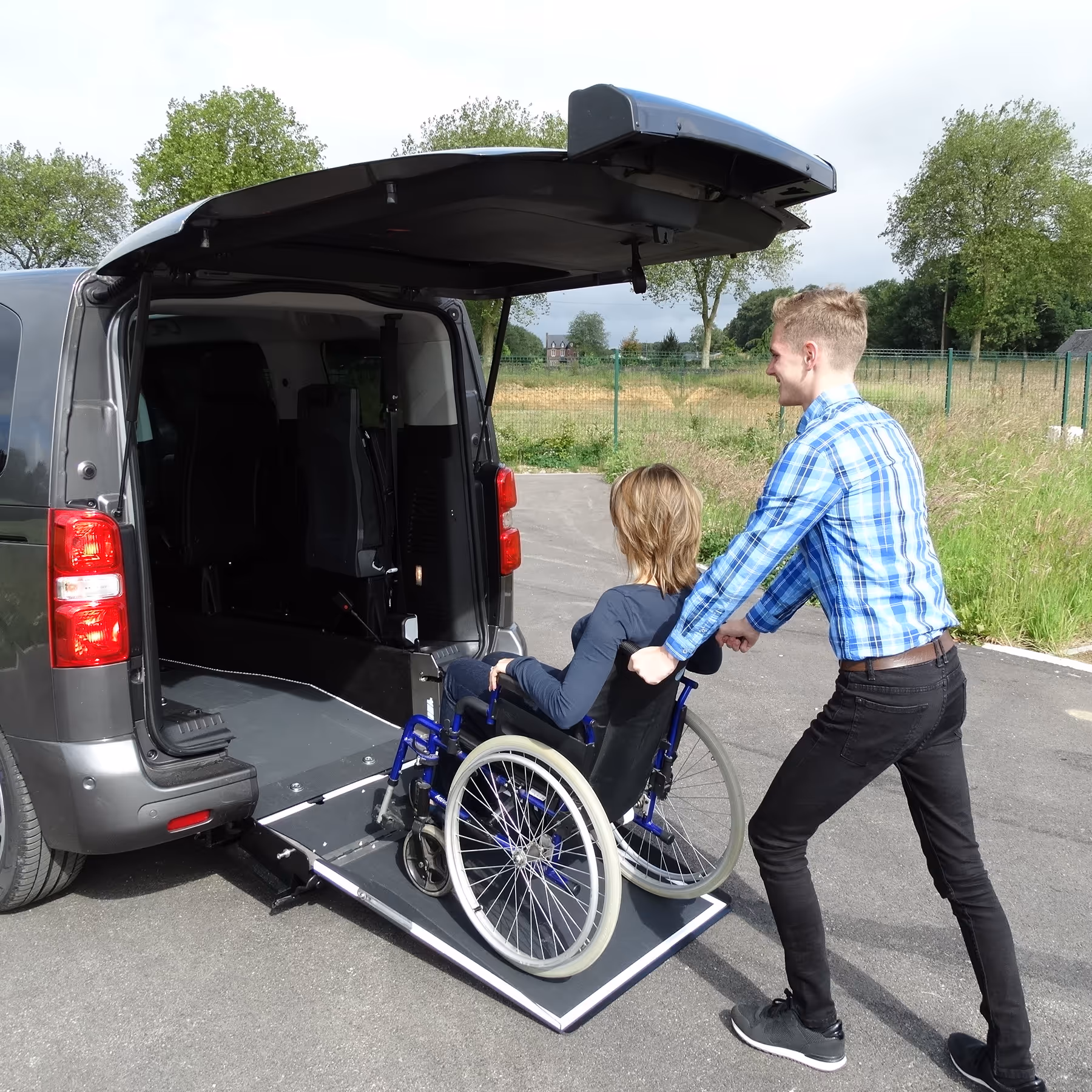 Faciliter les déplacements l'accessibilité TPMR dans le transport à Clermont-Ferrand